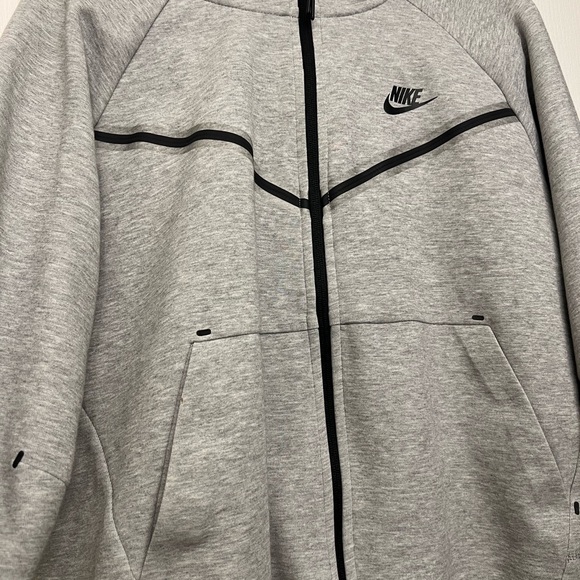 Nike Tech Tracksuit - Picture 4 of 11